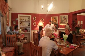 Frühstück und Abendessen