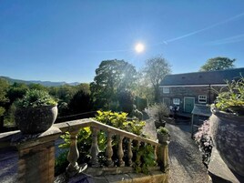 Good Room | Desk, iron/ironing board, free WiFi