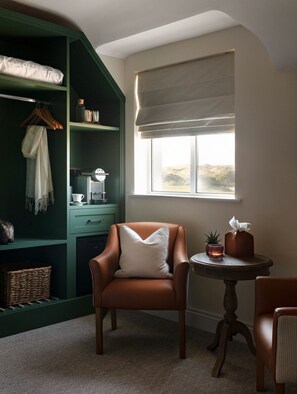 Egyptinpuuvillaiset lakanat, ylelliset vuodevaatteet, työpöytä