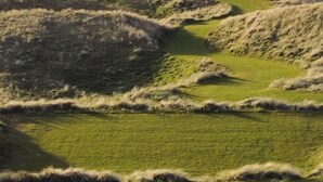A coastal landscape with green grassy areas and rocky terrain. - Teach de Broc (Ballybunion)