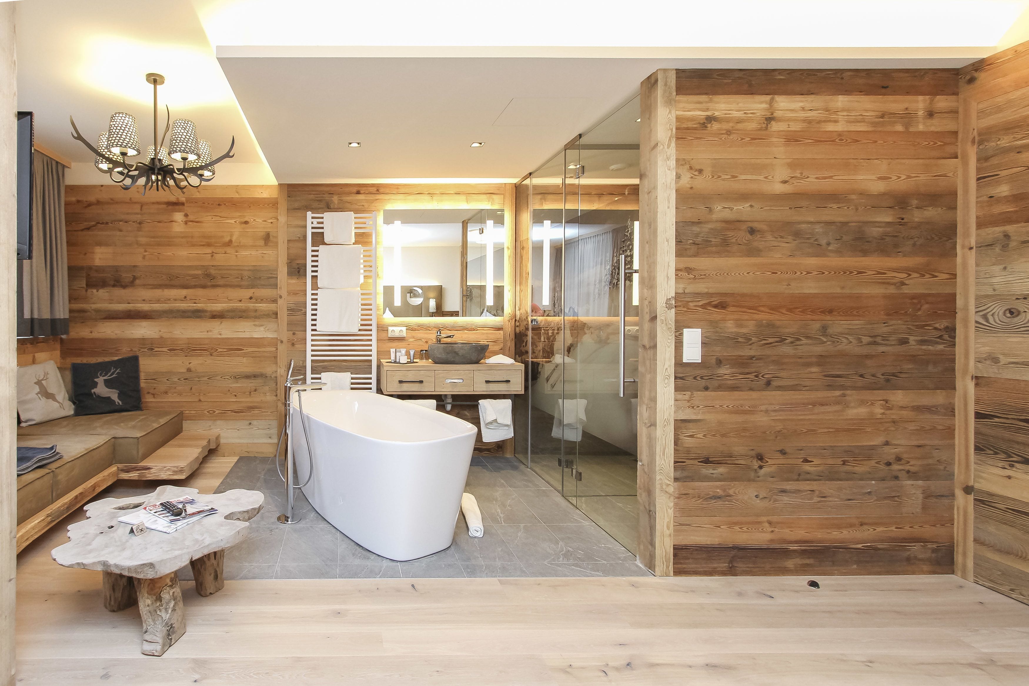 superior double room, balcony, mountain view | deep-soaking bathtub