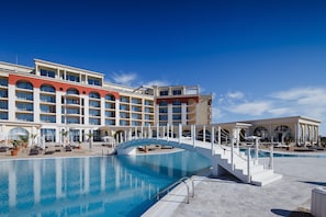 Piscine couverte, piscine extérieure (ouverte en saison)