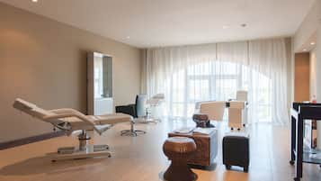 Couples treatment rooms, sauna, hot tub, steam room, Turkish bath