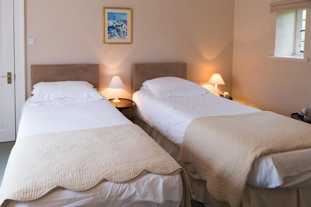 twin room | individually decorated, individually furnished, desk, blackout curtains