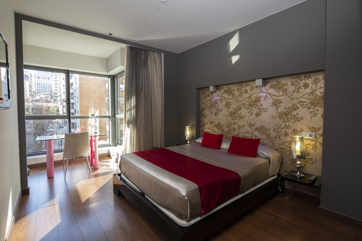 Minibar, in-room safe, laptop workspace, soundproofing