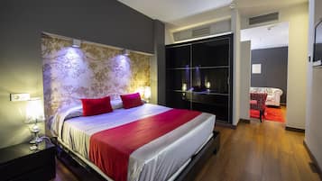 Minibar i caixa forta a l'habitació