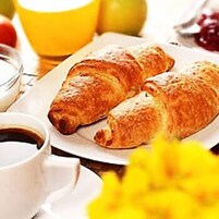 Se ofrece un desayuno bufé todos los días (por un coste adicional)