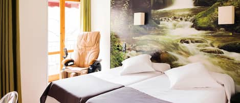 Desk, iron/ironing board, free WiFi, bed sheets