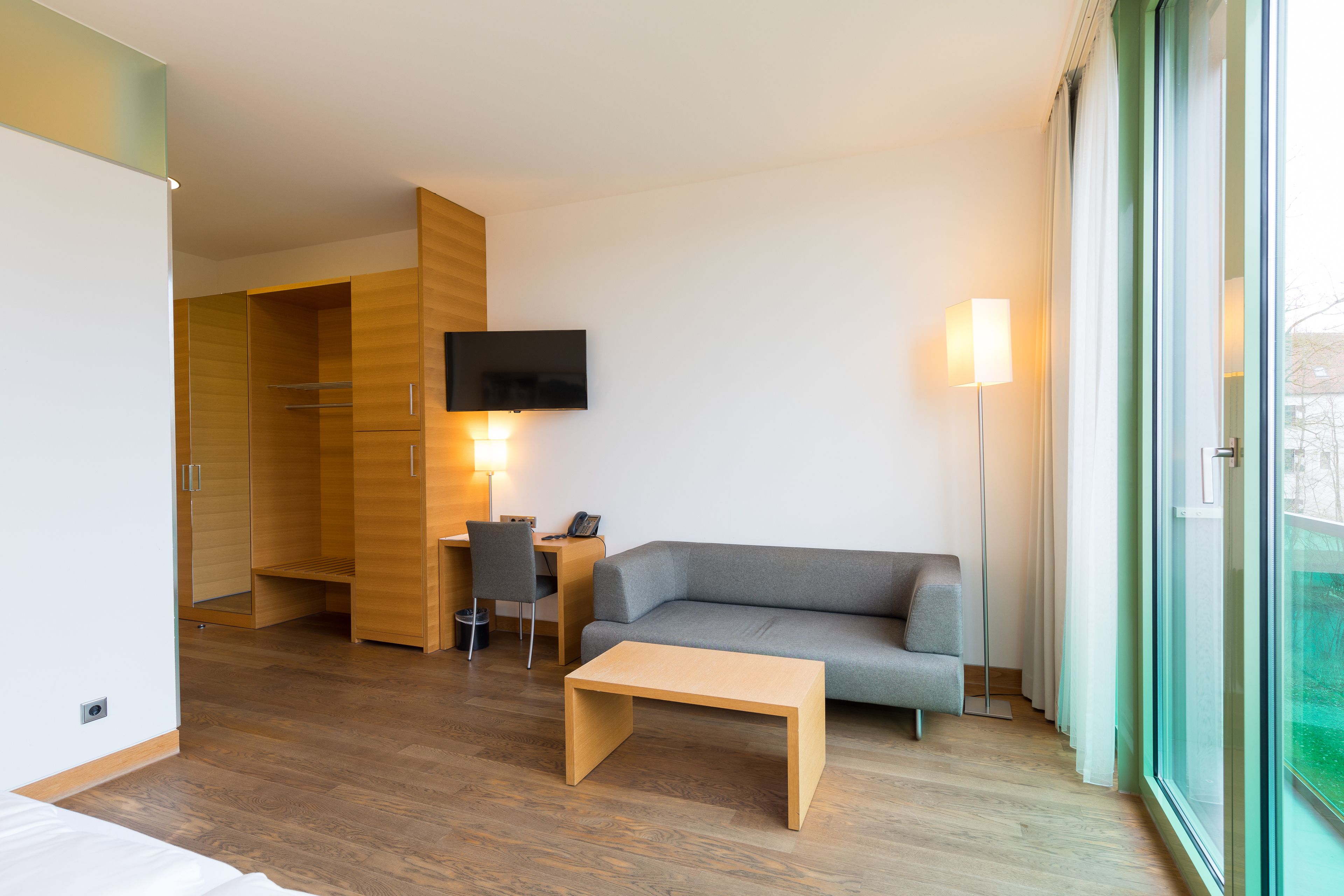 premium bedding, in-room safe, desk, laptop workspace