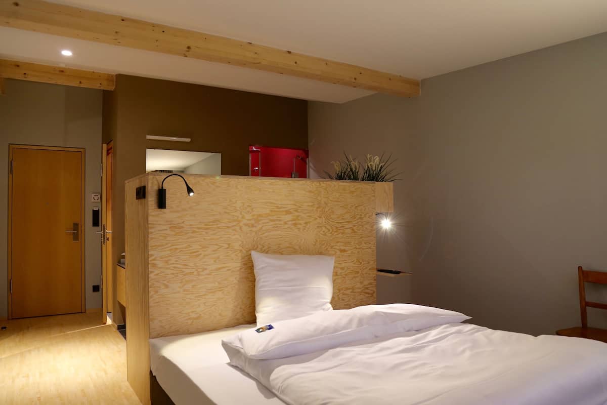 Premium bedding, in-room safe, desk, laptop workspace