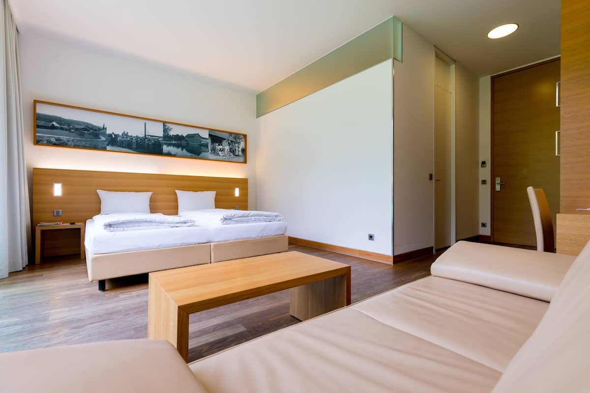 premium bedding, in-room safe, desk, laptop workspace