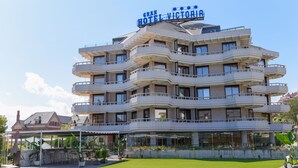 A multi-story hotel with a sign reading "Gran Hotel Victoria". - Gran Hotel Victoria (Santander)
