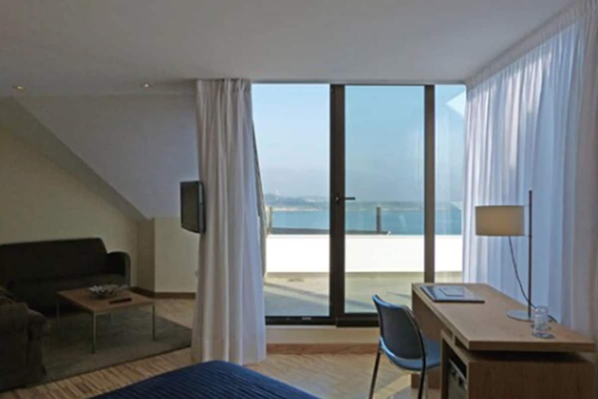 junior suite, terrace | 1 bedroom, minibar, in-room safe, desk