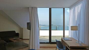 Junior Suite, Terrace | Minibar, in-room safe, desk, blackout drapes