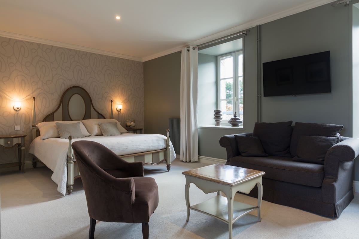 suite | in-room safe, desk, soundproofing, iron/ironing board