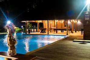 Outdoor pool, pool loungers