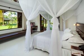 Ropa de cama de alta calidad, camas con pillow-top y minibar 