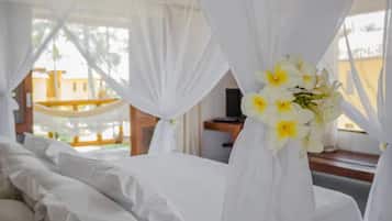 Premium bedding, pillowtop beds, minibar, in-room safe