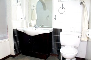 Queen Bedroom Red | Bathroom | Free toiletries, hair dryer, towels - Mandalay B&B (Durban North)