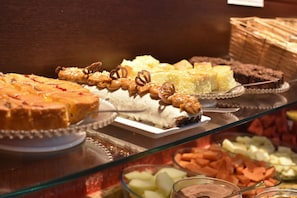매일 뷔페 무료 아침 식사 포함