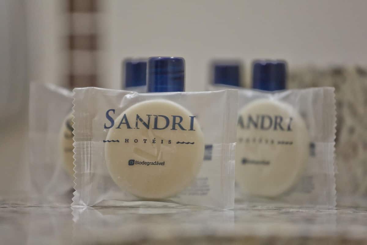 Baño | Ducha, artículos de higiene personal gratuitos y secador de pelo