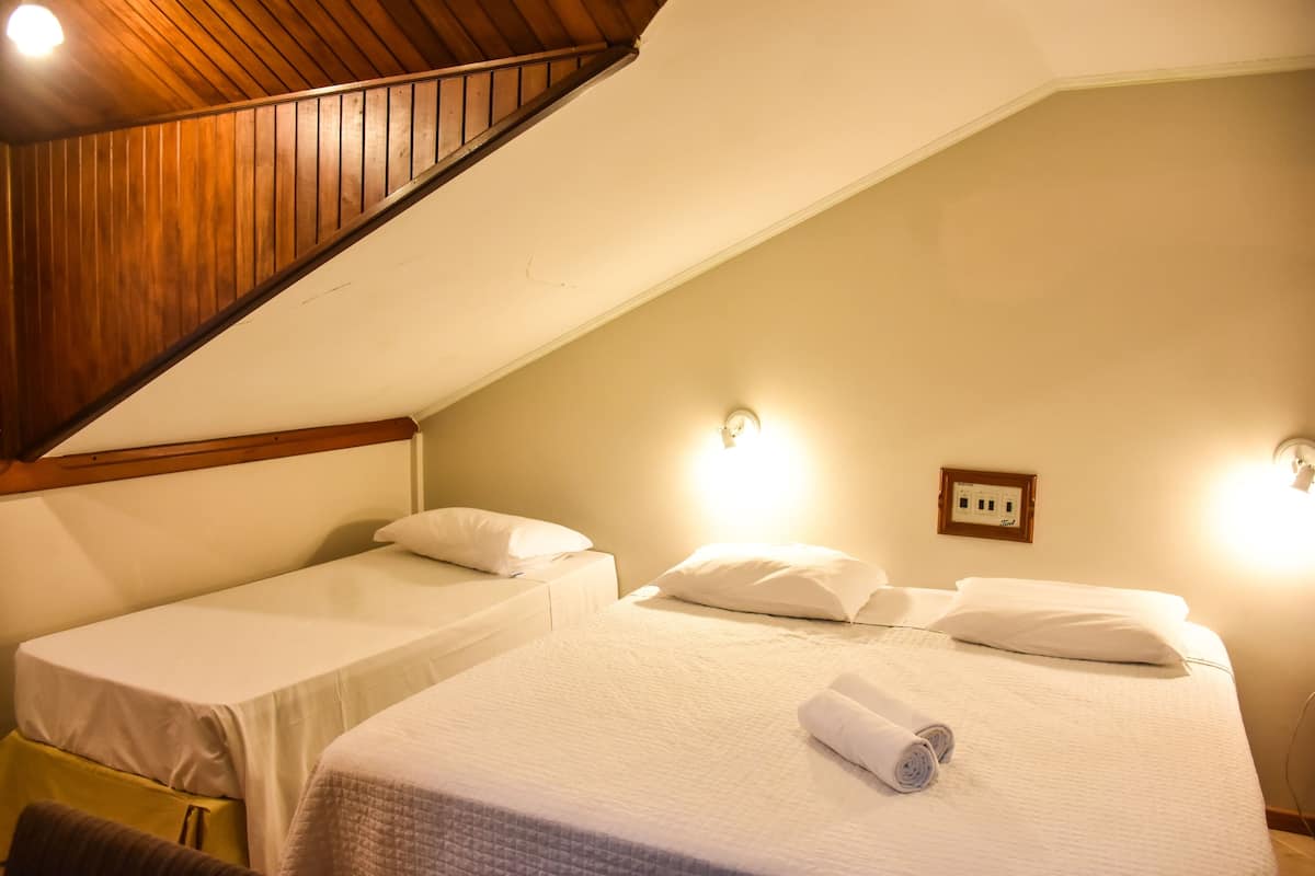 Habitación Deluxe con 1 cama doble o 2 individuales | Minibar, caja fuerte, escritorio y wifi gratis