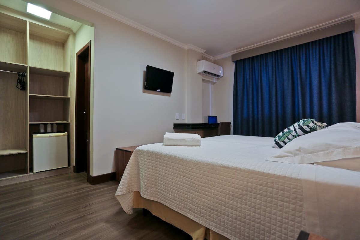 Habitación superior con 1 cama doble o 2 individuales | Minibar, caja fuerte, escritorio y wifi gratis