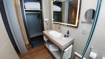 Minibar, caja de seguridad en la habitación, escritorio y wifi gratis