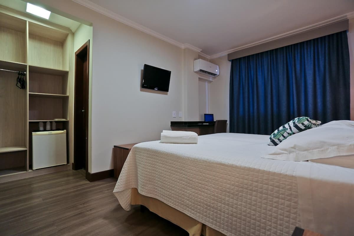 Minibar, caja fuerte, escritorio y wifi gratis