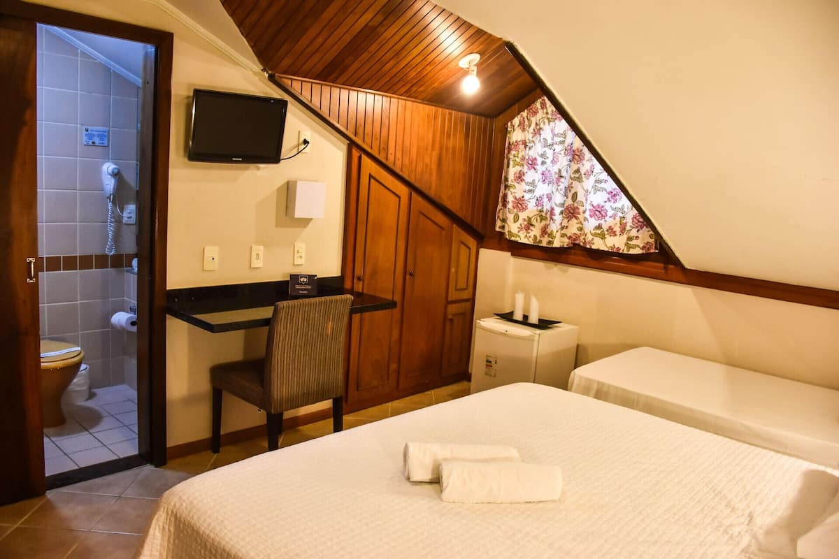 Minibar, caja fuerte, escritorio y wifi gratis