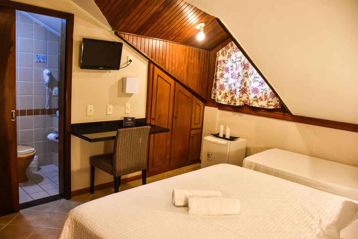 Chambre Deluxe Double ou avec lits jumeaux | Minibar, coffres-forts dans les chambres, bureau, Wi-Fi gratuit