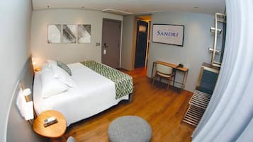 Habitación Deluxe con 1 cama doble o 2 individuales | Minibar, caja fuerte, escritorio y wifi gratis