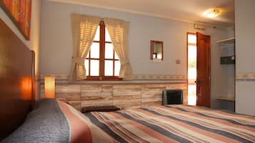 Kamar Double Standar | Brankas dan Wi-Fi gratis