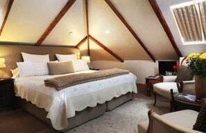 Room (Indulgent) | In-room safe, blackout drapes, iron/ironing board, free WiFi - Centre Ville Guest House (Franschhoek)