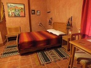 Desk, WiFi, wheelchair access