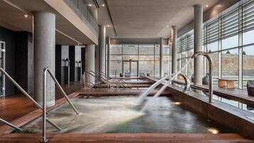 Behandelingskamers voor koppels, een sauna, een bubbelbad