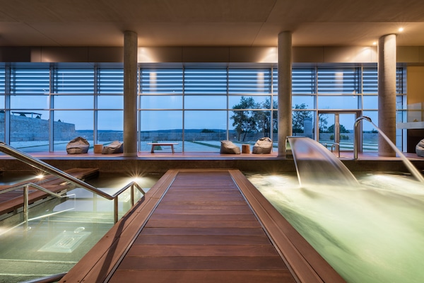 Couples treatment room(s), sauna, hot tub, Turkish bath/hammam