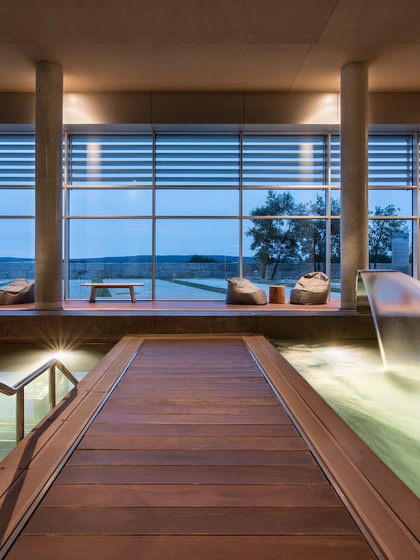 Couples treatment room(s), sauna, hot tub, Turkish bath/hammam