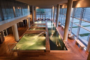Couples treatment room(s), sauna, hot tub, Turkish bath/hammam