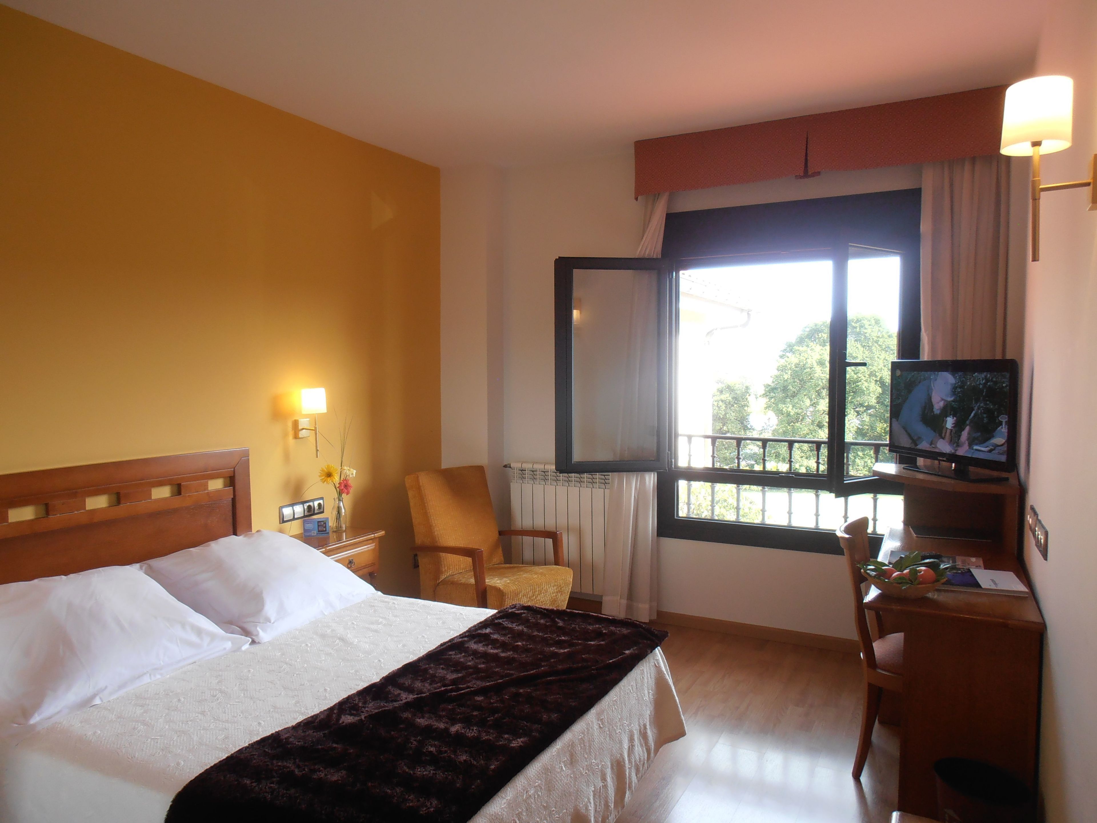 1 bedroom, in-room safe, desk, soundproofing