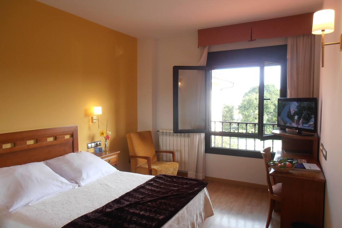 1 bedroom, in-room safe, desk, soundproofing