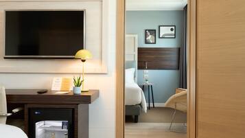 Hochwertige Bettwaren, Daunenbettdecken, Minibar, Zimmersafe