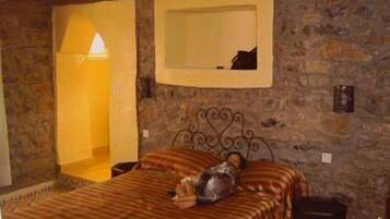 Egyptian cotton sheets, Select Comfort beds, in-room safe, desk