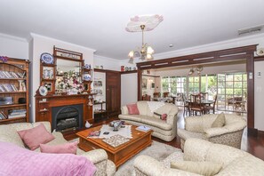 24-tums platt-tv med digitalkanaler, tv och streamingtjänster