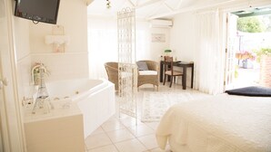 华丽独立别墅, 1 张特大床, 独立浴室 (2 person Spa) | 1 多间卧室、高档床上用品、羽绒被、Select Comfort 床