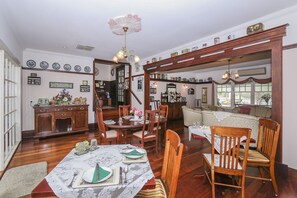 Breakfast area
