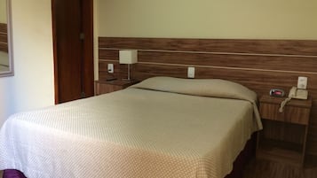 Minibar, caja de seguridad en la habitaciĂłn, escritorio y wifi gratis