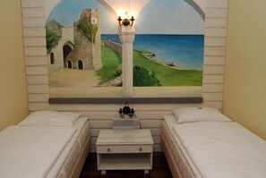 Deluxe Family Room | Minibar, in-room safe, desk, rollaway beds - Hotel Hansalinn (Parnu)