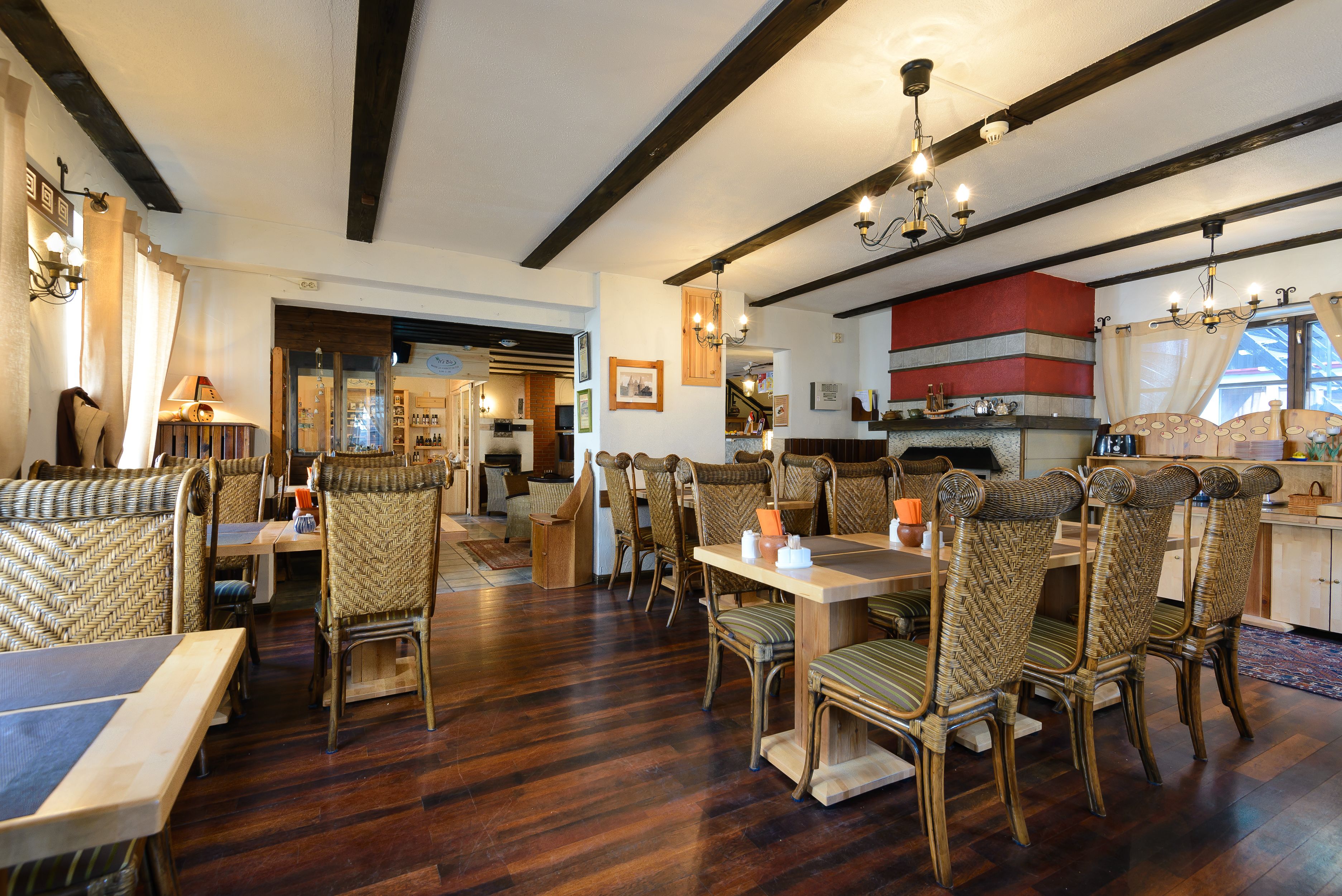 Tägliches Frühstücksbuffet (6 EUR pro Person)