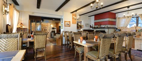 Petit déjeuner buffet servi tous les jours en supplément